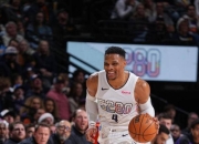 威少绝杀时刻，刷新队史纪录点燃赛场，迎来胜利迎来胜利！