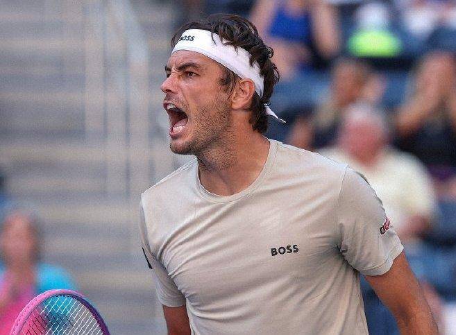 费德勒连续二十场比赛得分超过晋级下一阶段，G2不断突破！再创辉煌时刻(伍兹费德勒亨利吉列锋速3广告15秒)